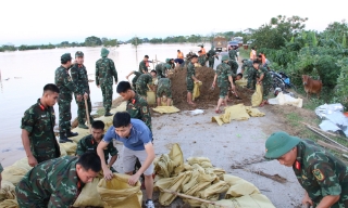 Bắc Ninh: Huy động lực lượng chống tràn đê tả Cầu